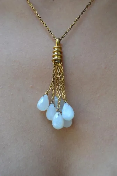 18K Gold Plated Uva Milano Lariat White Moonstone