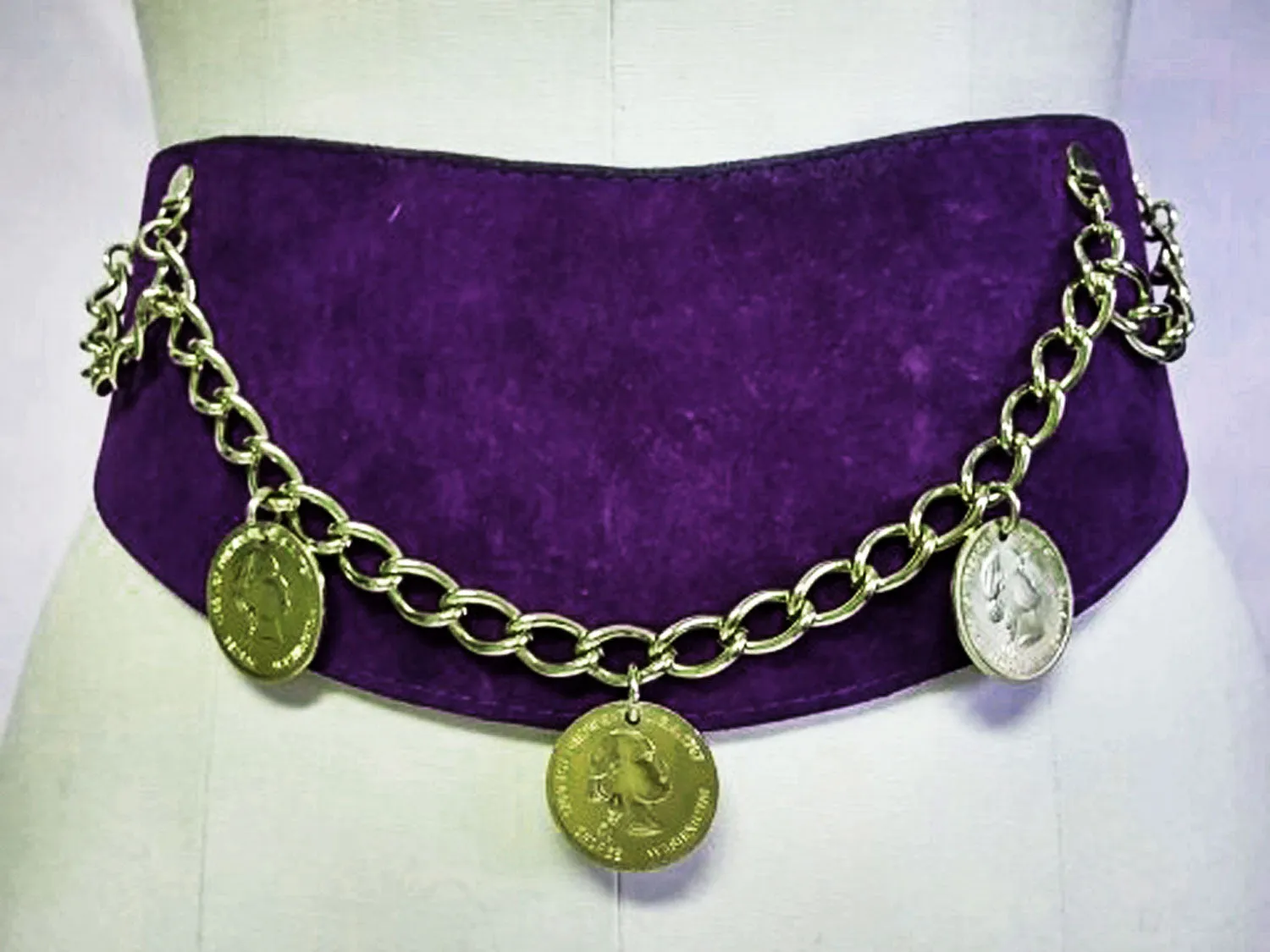 *VINTAGE PURPLE GENUINE SUEDE LEATHER GOLD CHAIN & COIN CONTOUR BELT