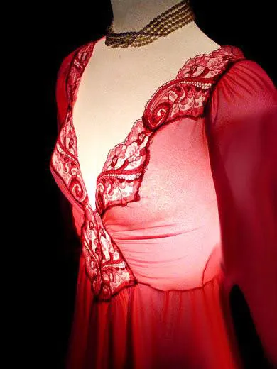 *VINTAGE RARE OLGA SPANDEX LACE NIGHTGOWN WITH SLEEVES IN FERRARI RED